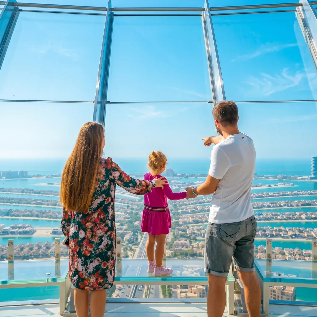 Palm Jumeirah Level 52 , family overlooking Dubai palm Jumeirah